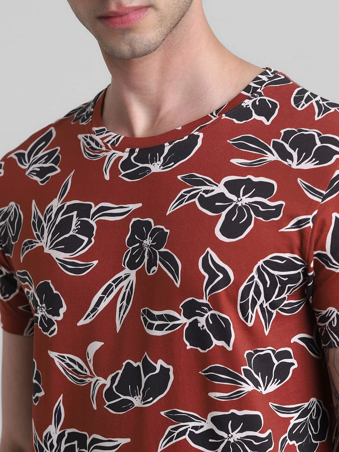 Red Logo Print Crew Neck T-shirt - Image 5