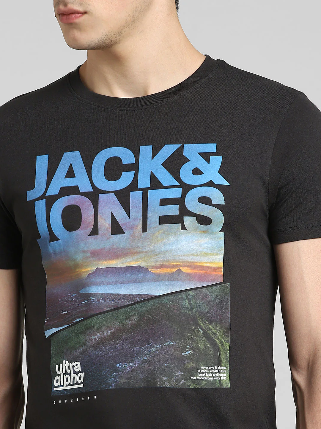 Black Graphic Print Crew Neck T-shirt - Image 5