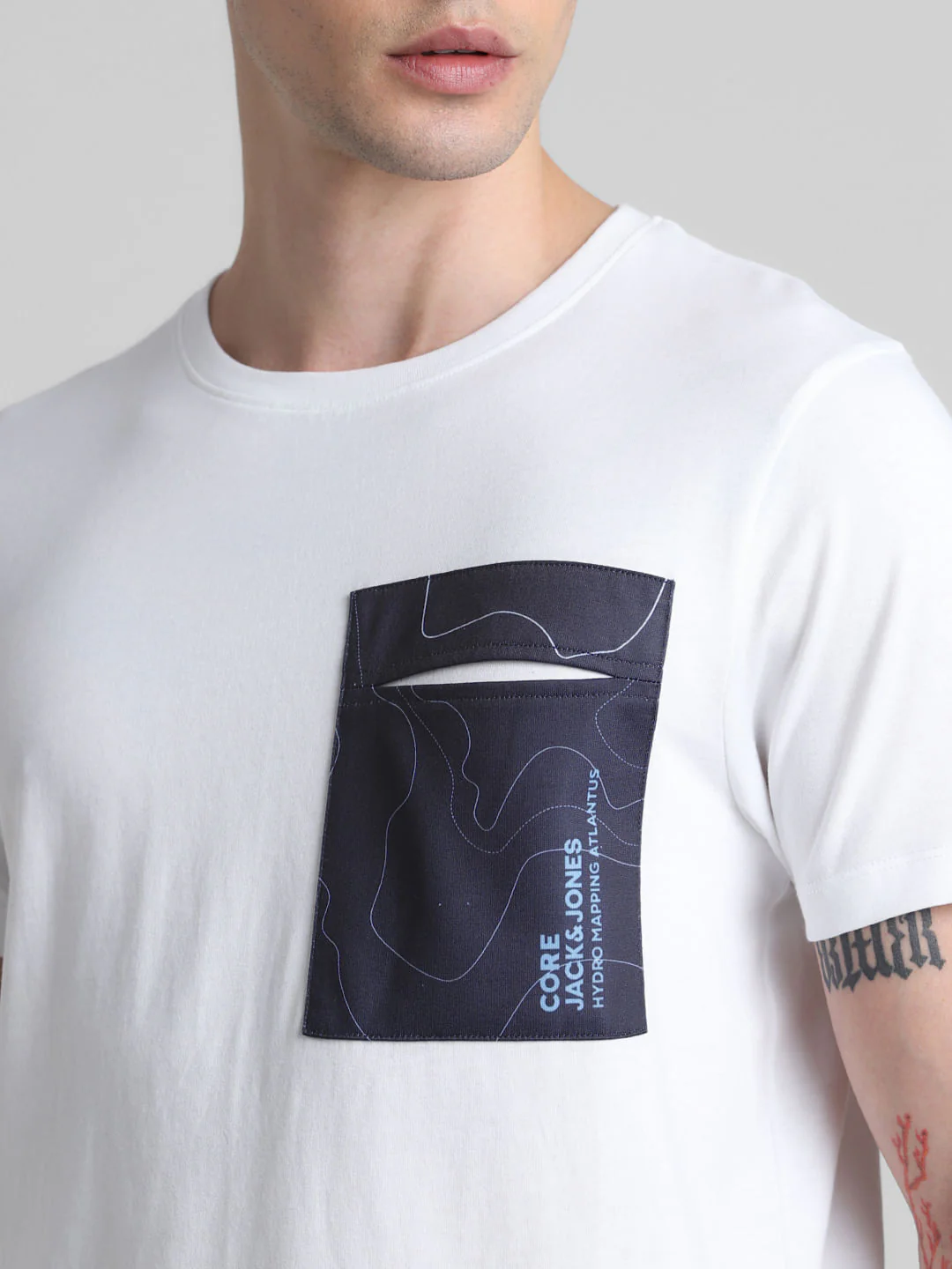 White Pocket Detail Crew Neck T-shirt - Image 5