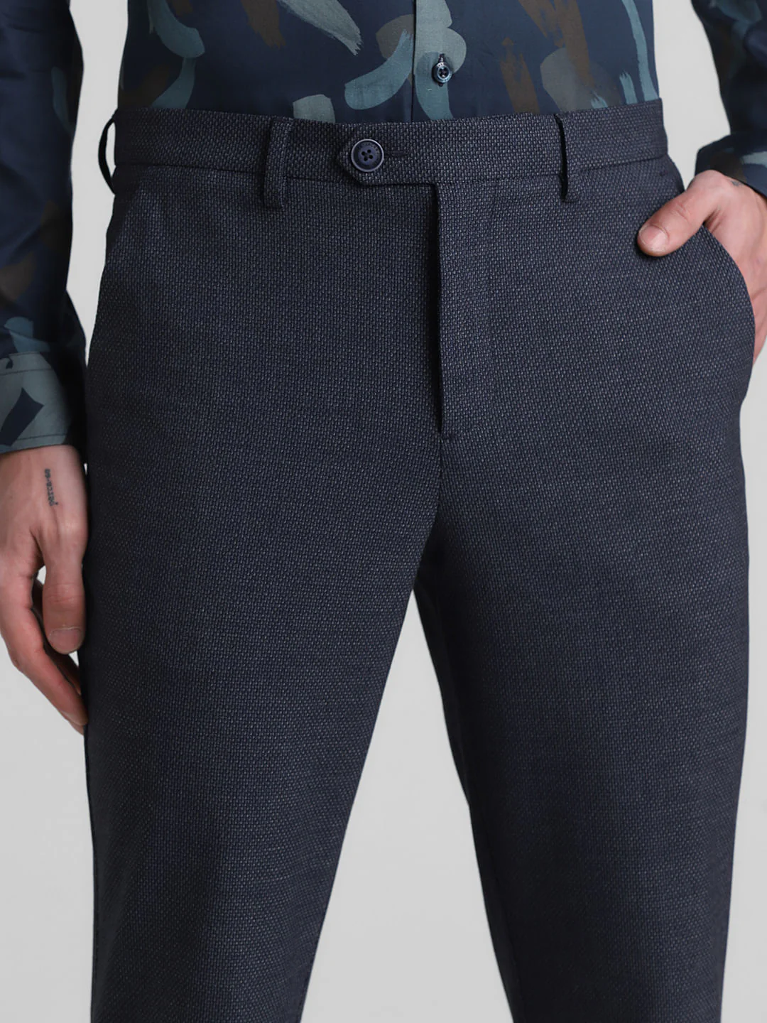 Navy Blue Mid Rise Check Print Pants - Image 4