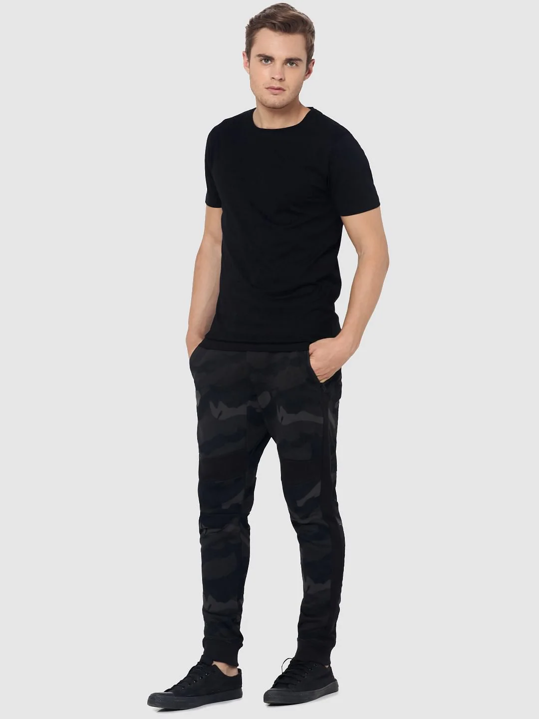 Black Crew Neck T-shirt - Image 7