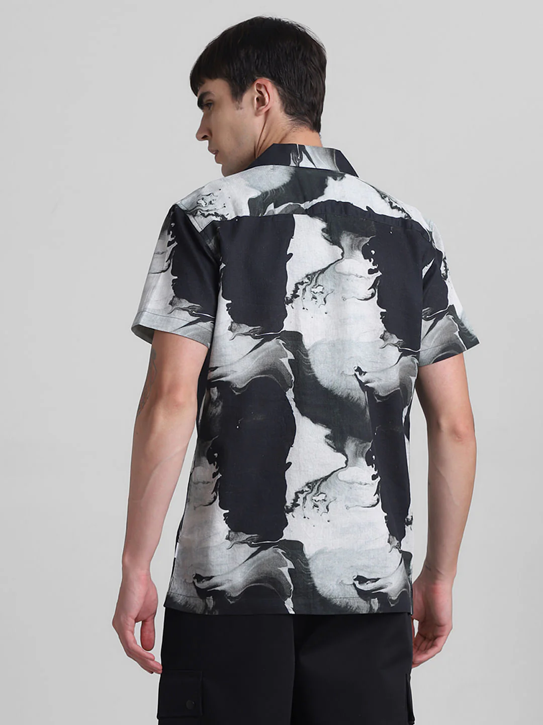 Black Abstract Print Short Sleeves Shirt - Image 4