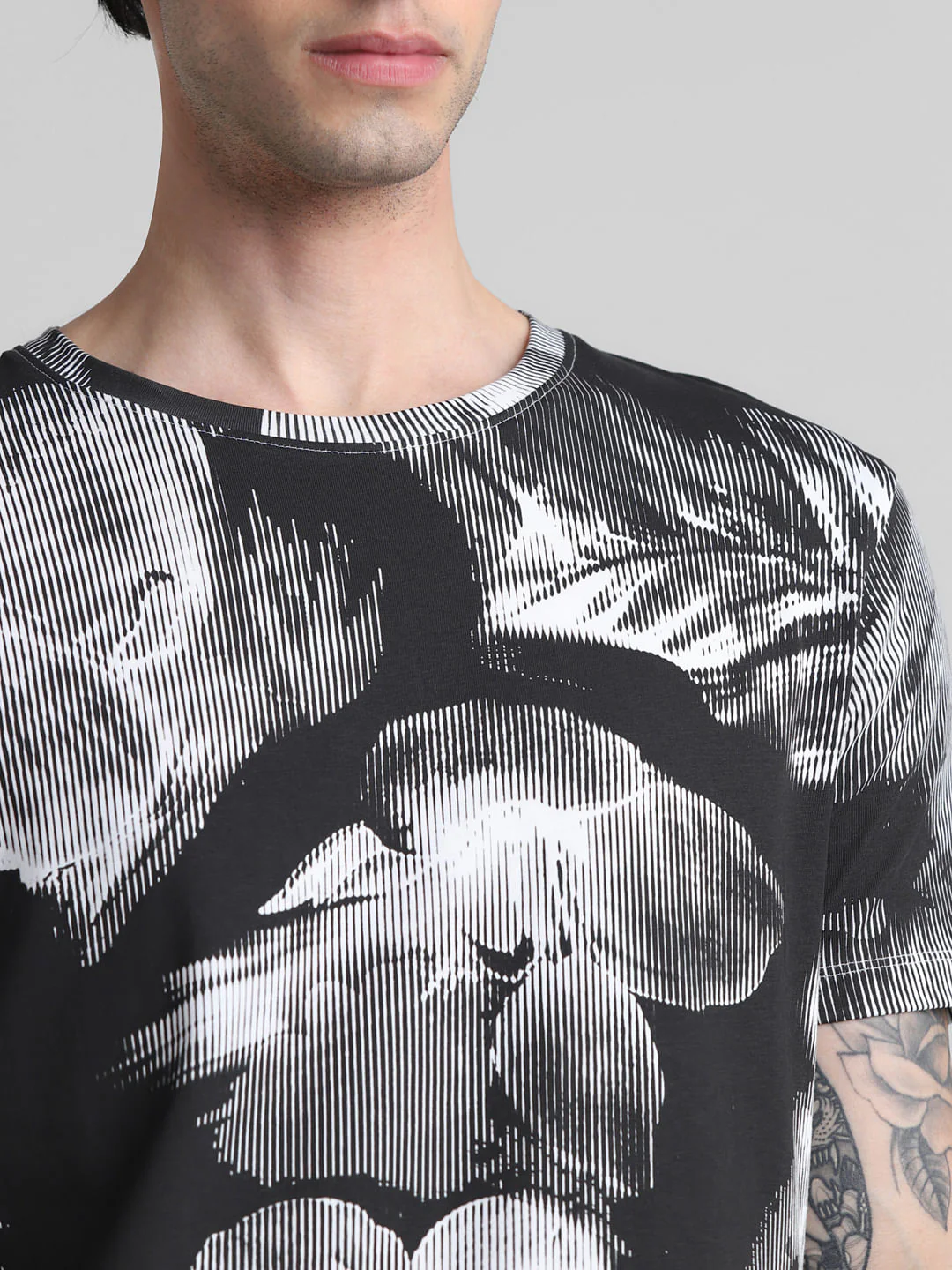 White & Black Printed Crew Neck T-shirt - Image 5