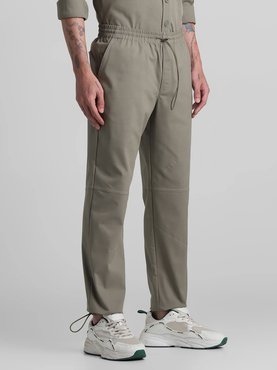 Men Olive Loose Fit Cargo Pants With Drawcord Hem - Image 2