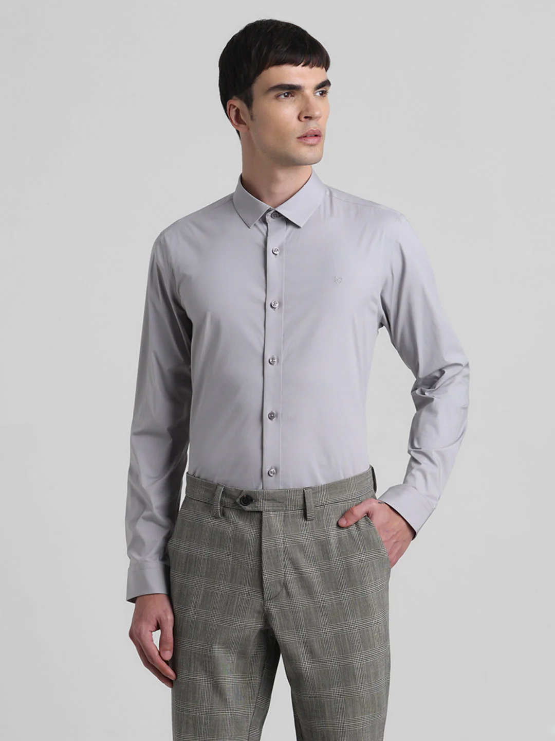 Men's Grey Solid Slim Fit Poplin Shirt With Cutaway Collar - Image 2
