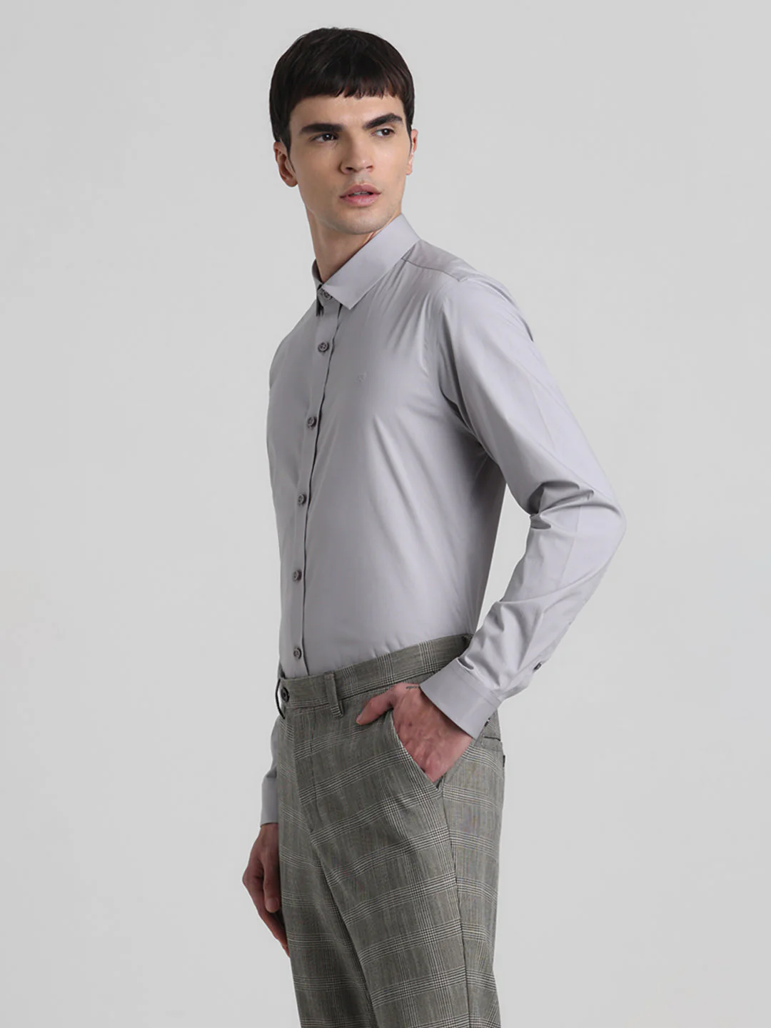 Men's Grey Solid Slim Fit Poplin Shirt With Cutaway Collar - Image 3