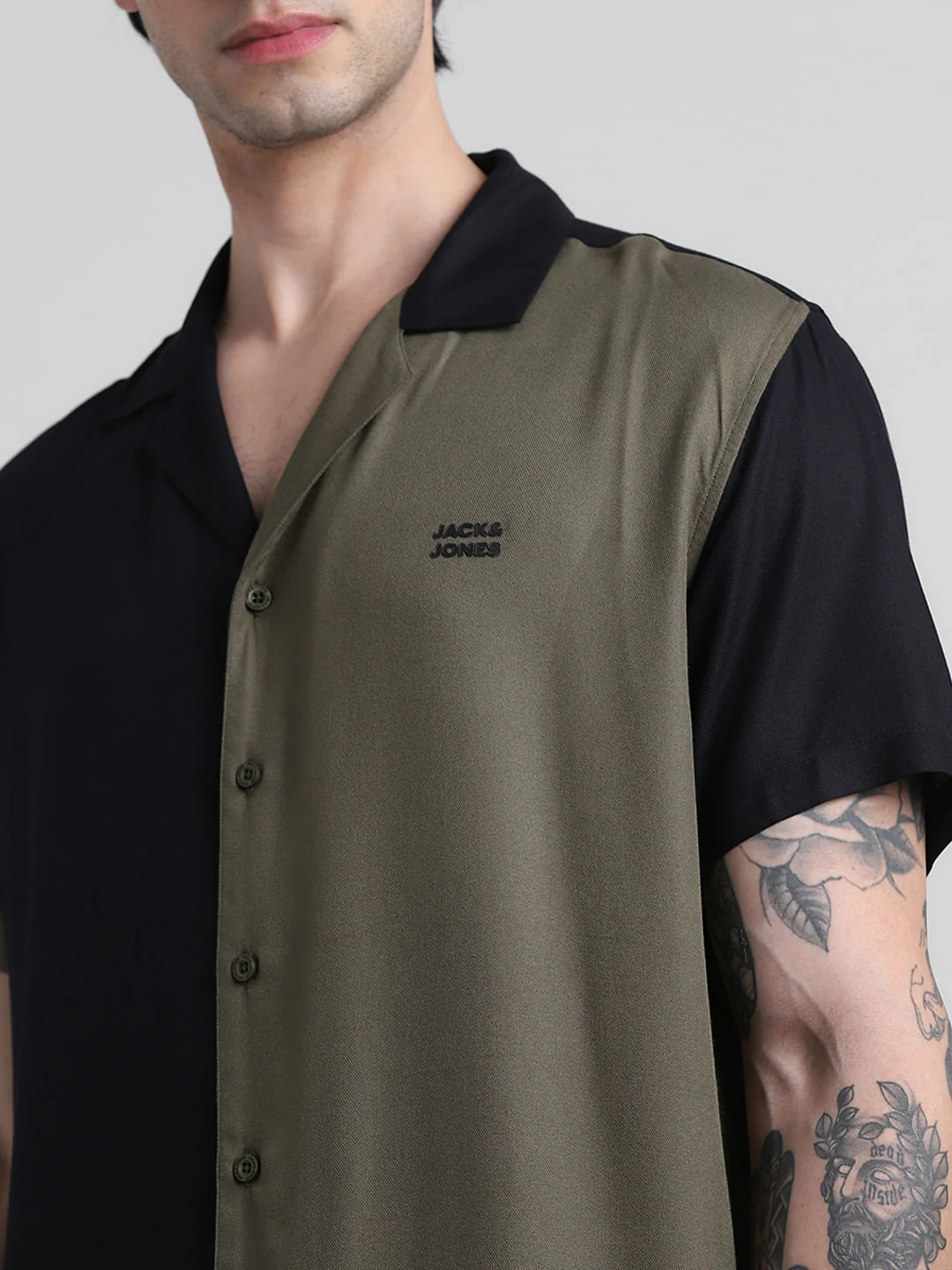 Green Colourblocked Short Sleeves Shirt - Image 5