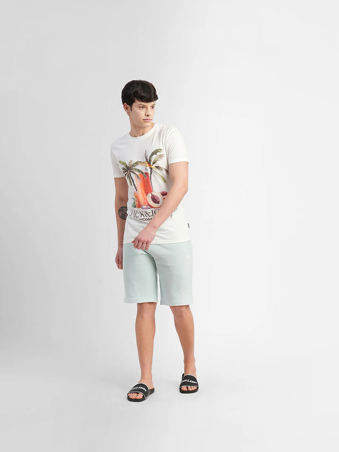 Off-White Graphic Print T-shirt - Image 6