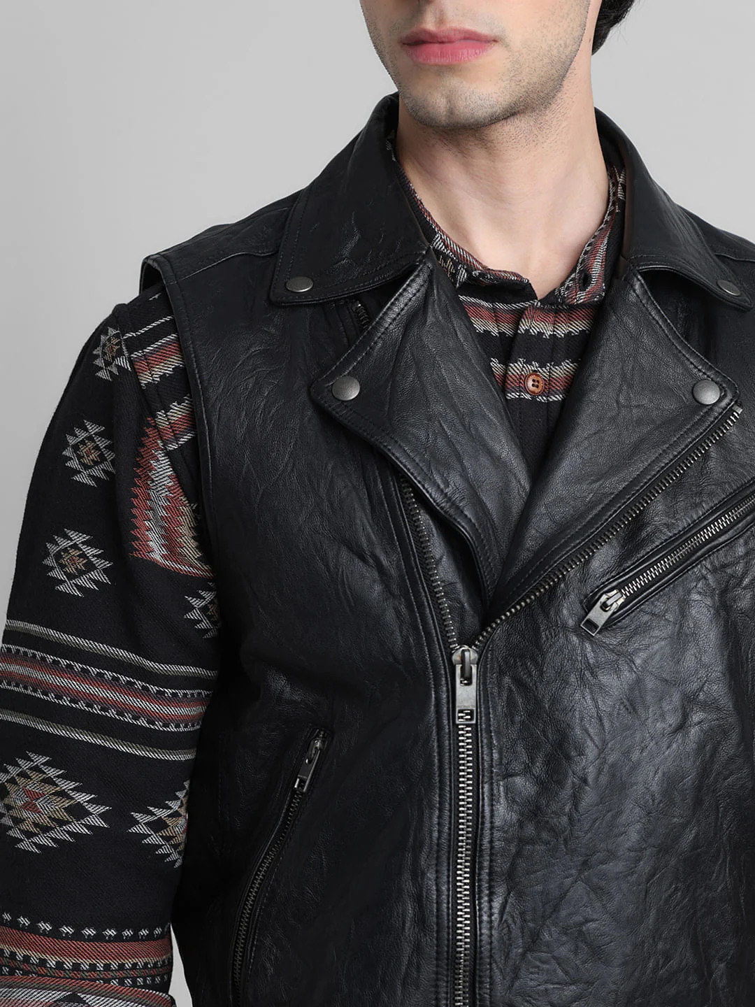 Black Leather Sleeveless Biker Jacket - Image 5
