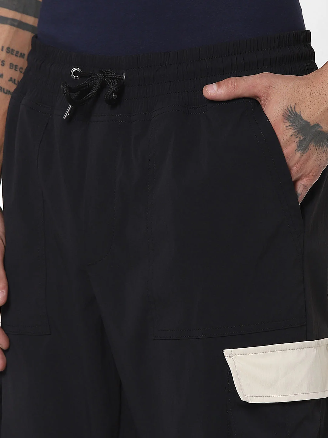 Black Mid Rise Colourblocked Cargo Pants - Image 5