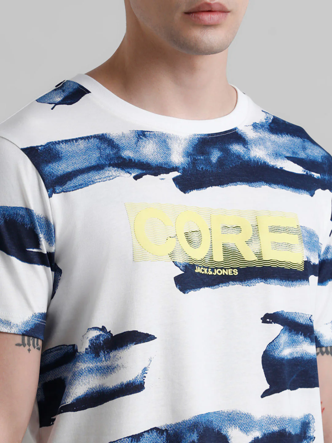 White Abstract Print T-shirt - Image 4