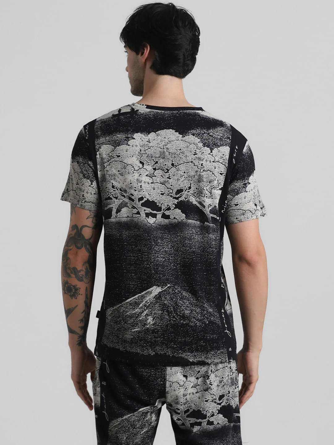 Black Abstract Print Crew Neck T-shirt - Image 4