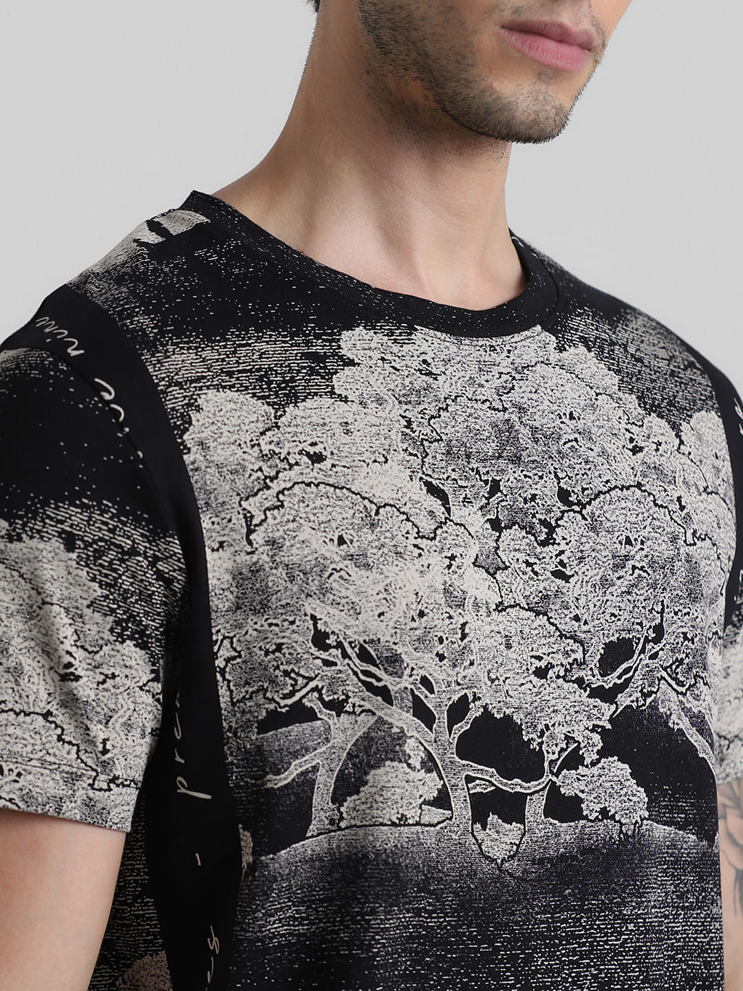 Black Abstract Print Crew Neck T-shirt - Image 5