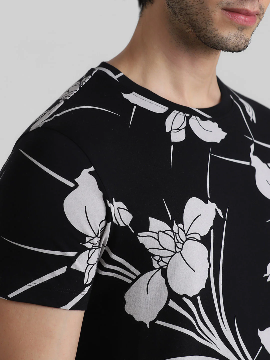 Black Floral Print T-shirt - Image 5
