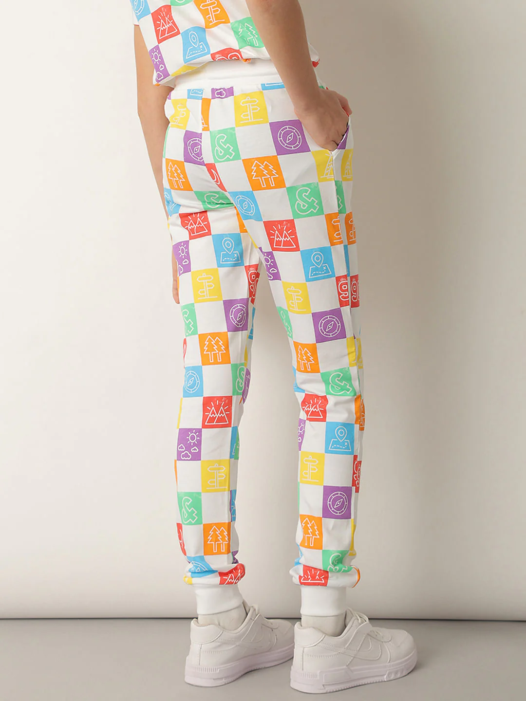 Boys White Printed Co-ord Set Sweatpants - Image 4