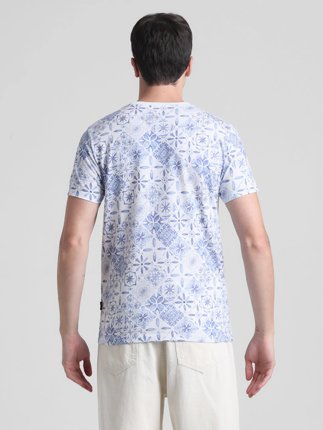 Abstract Printed T-shirt - Image 9