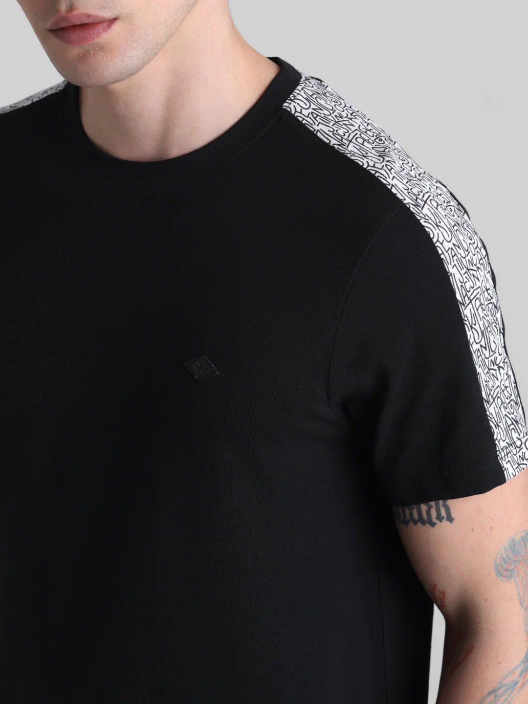 Black Contrast Tape T-shirt - Image 5
