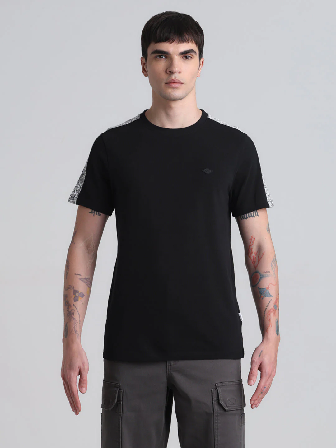 Black Contrast Tape T-shirt - Image 8
