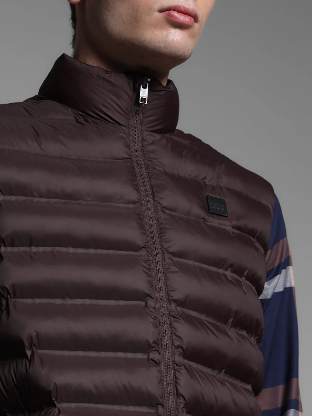 Maroon High Neck Puffer Vest Jacket - Image 5