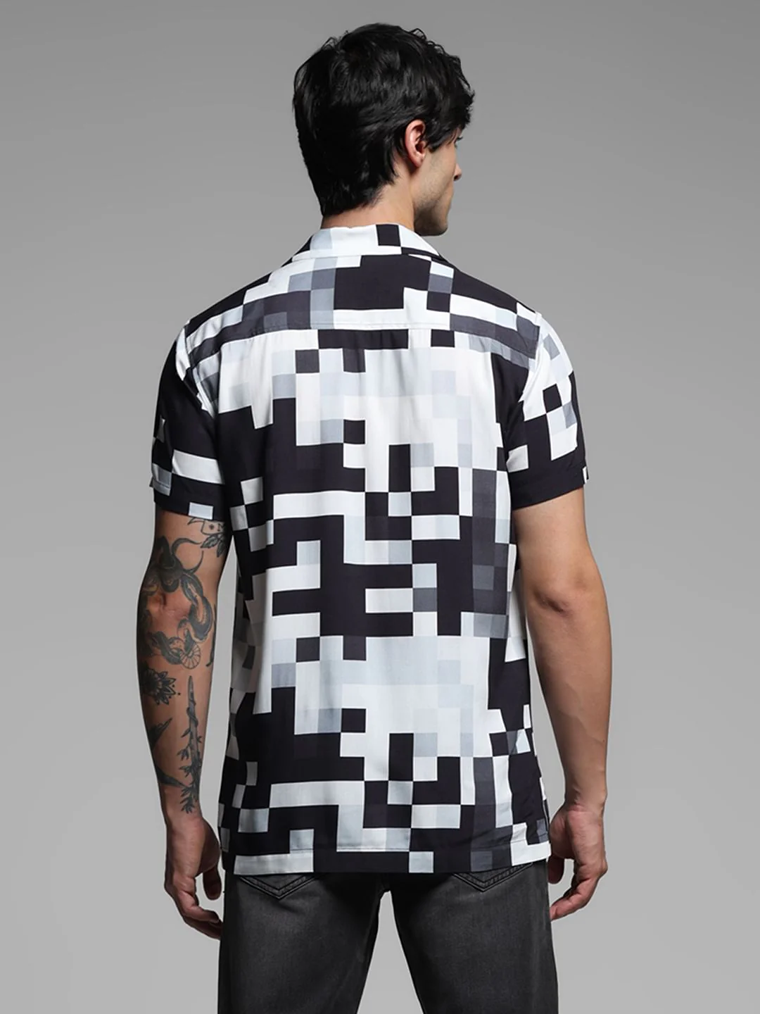 Black Abstract Print Short Sleeves Shirt - Image 4