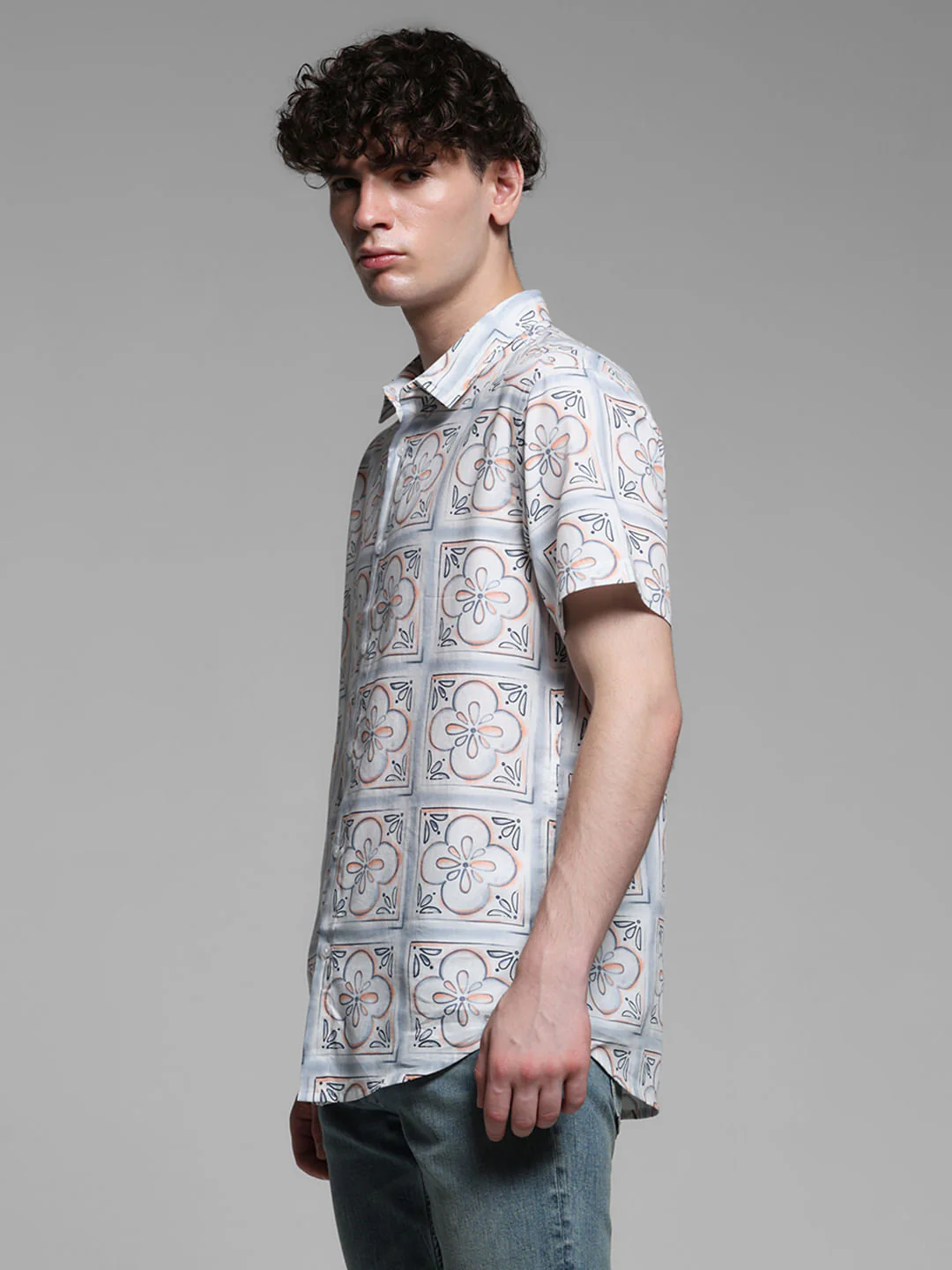 White Abstract Print Short Sleeves Shirt - Image 3
