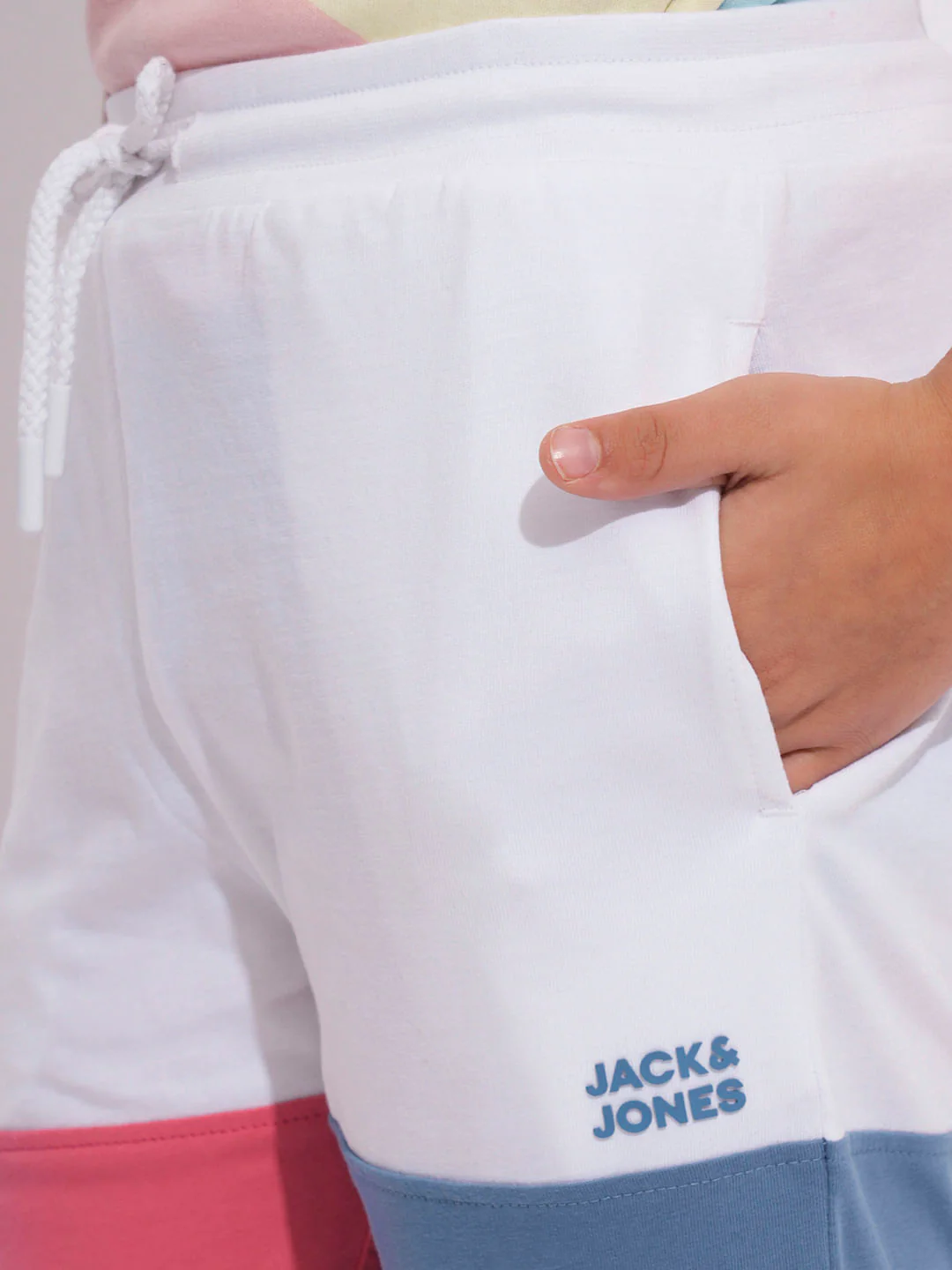 Boys White Printed Cotton Shorts - Image 6