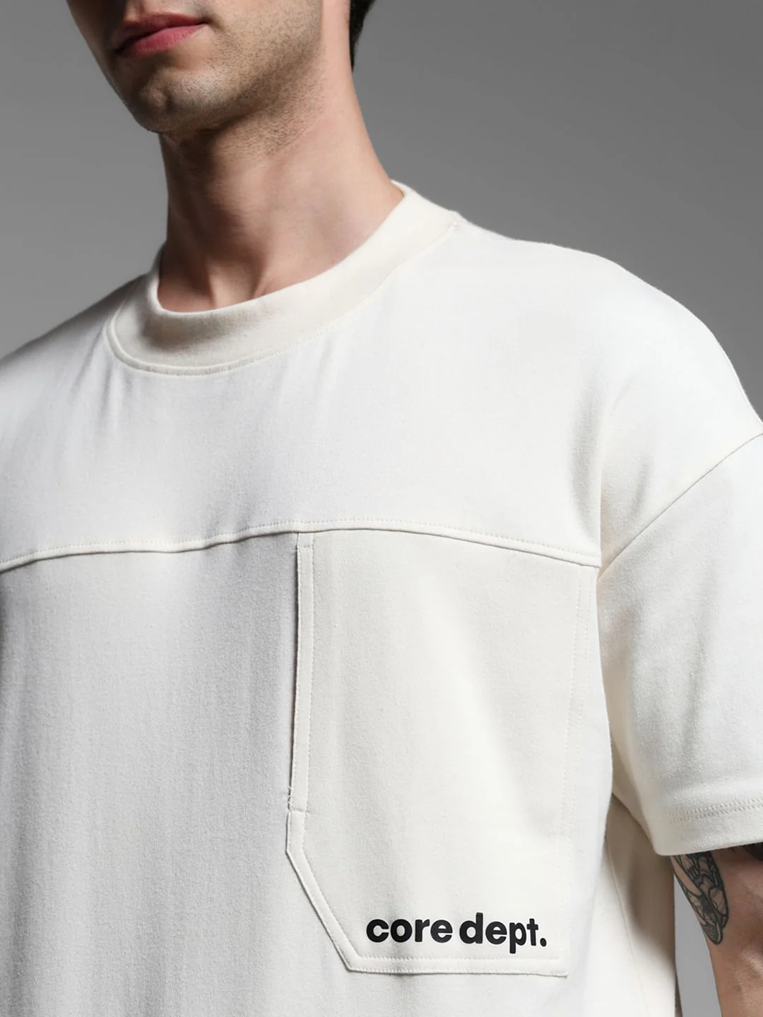 Off-White Oversized T-shirt - Image 5