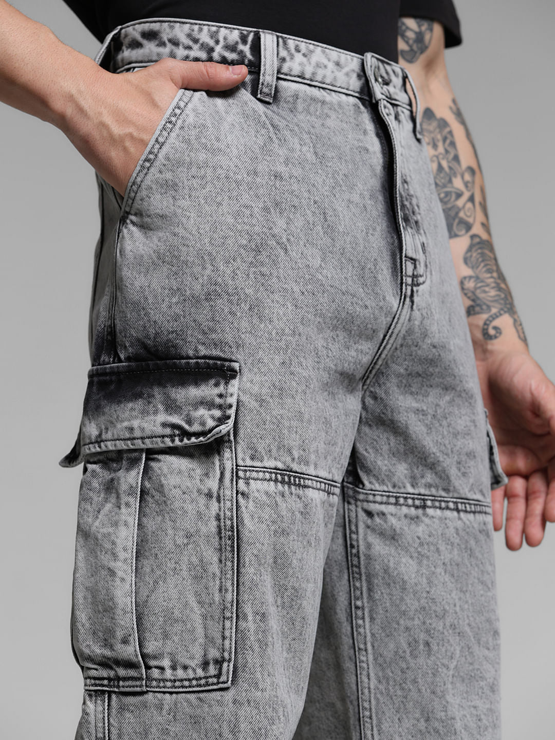 Grey Pocket Detail Dario Loose Fit Jeans - Image 4