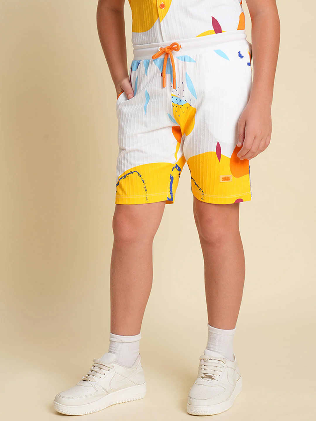 Boys White Printed Co-ord Set Shorts - Image 3