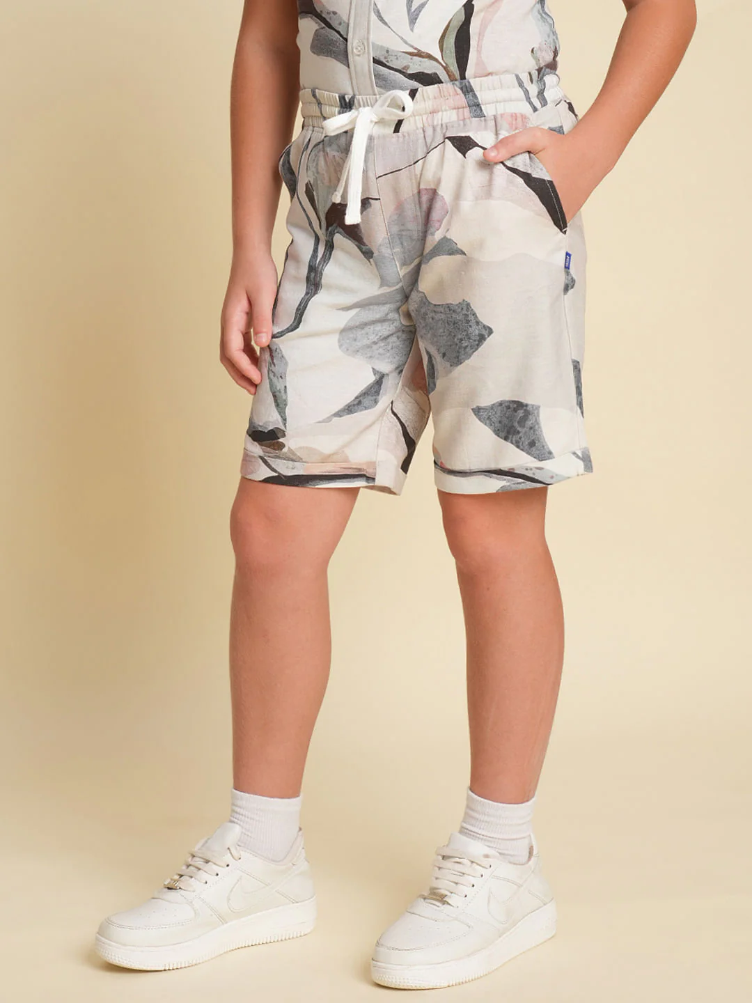 Boys White Printed Co-ord Set Shorts - Image 3