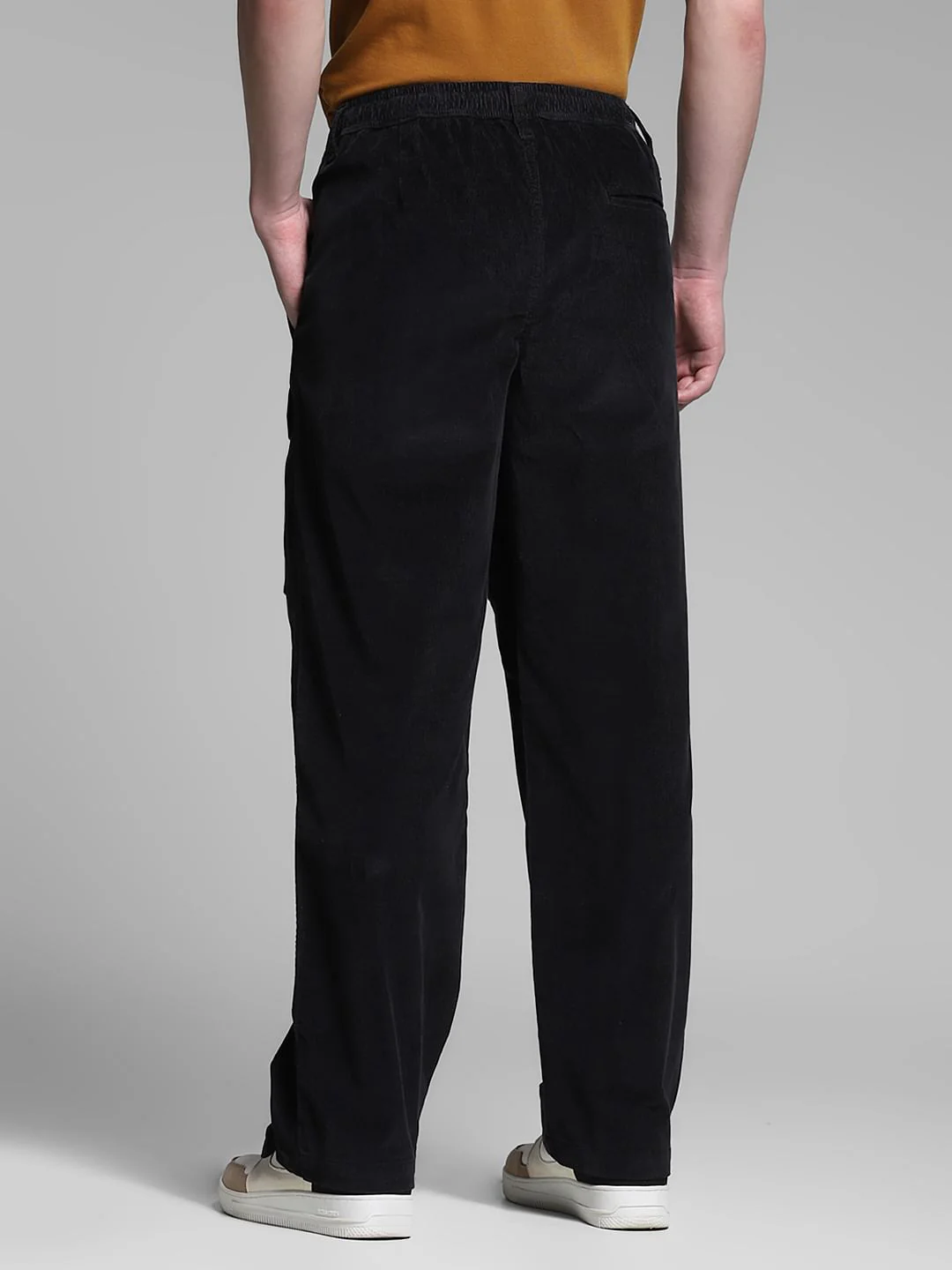 Black Mid Rise Loose Fit Pants - Image 3