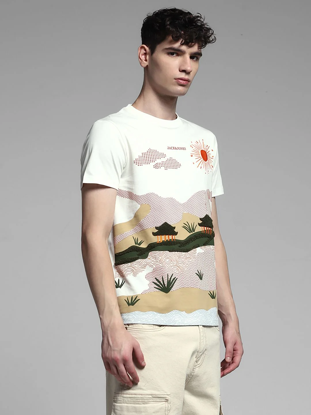 White Embroidered Graphic T-shirt - Image 3