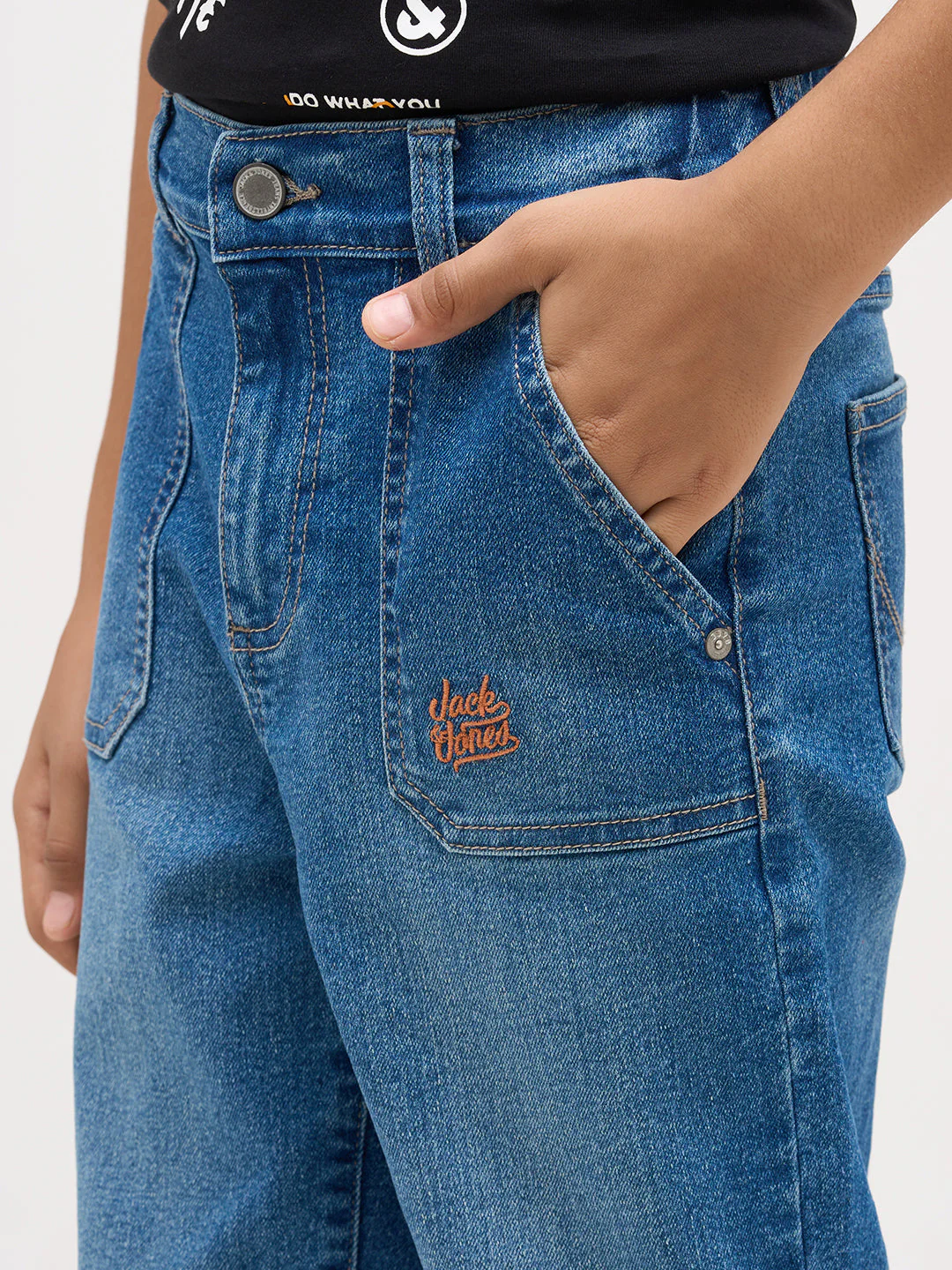 Boys Mid Rise Washed Loose Fit Jeans - Image 6