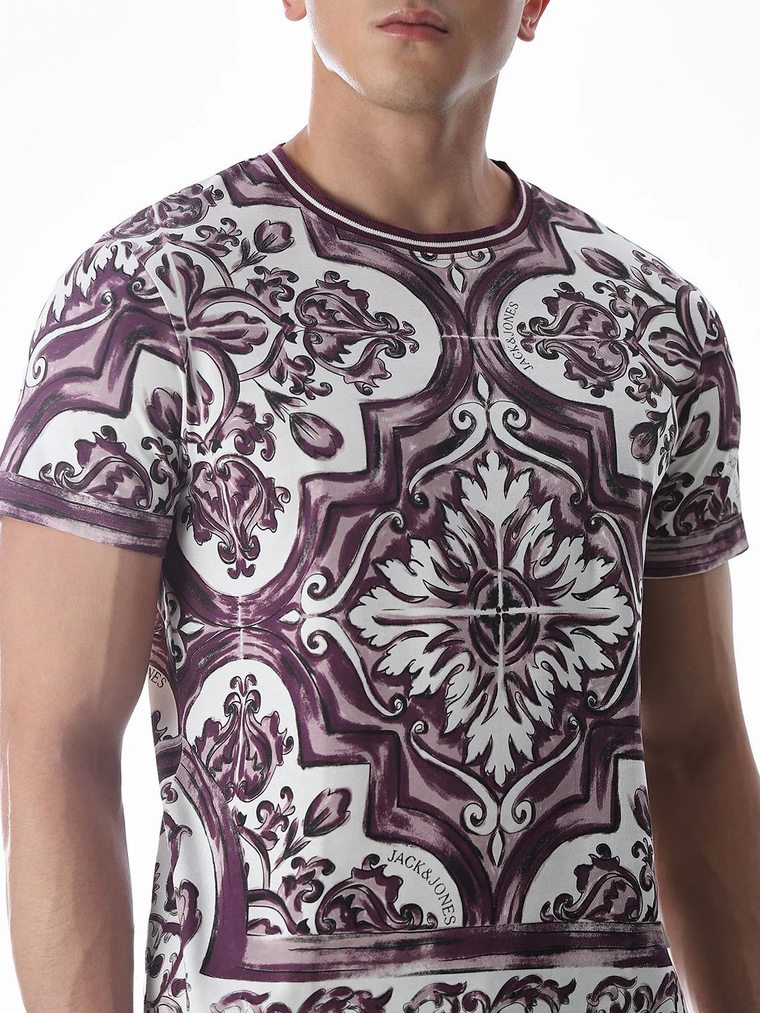 White Abstract Print T-shirt - Image 5