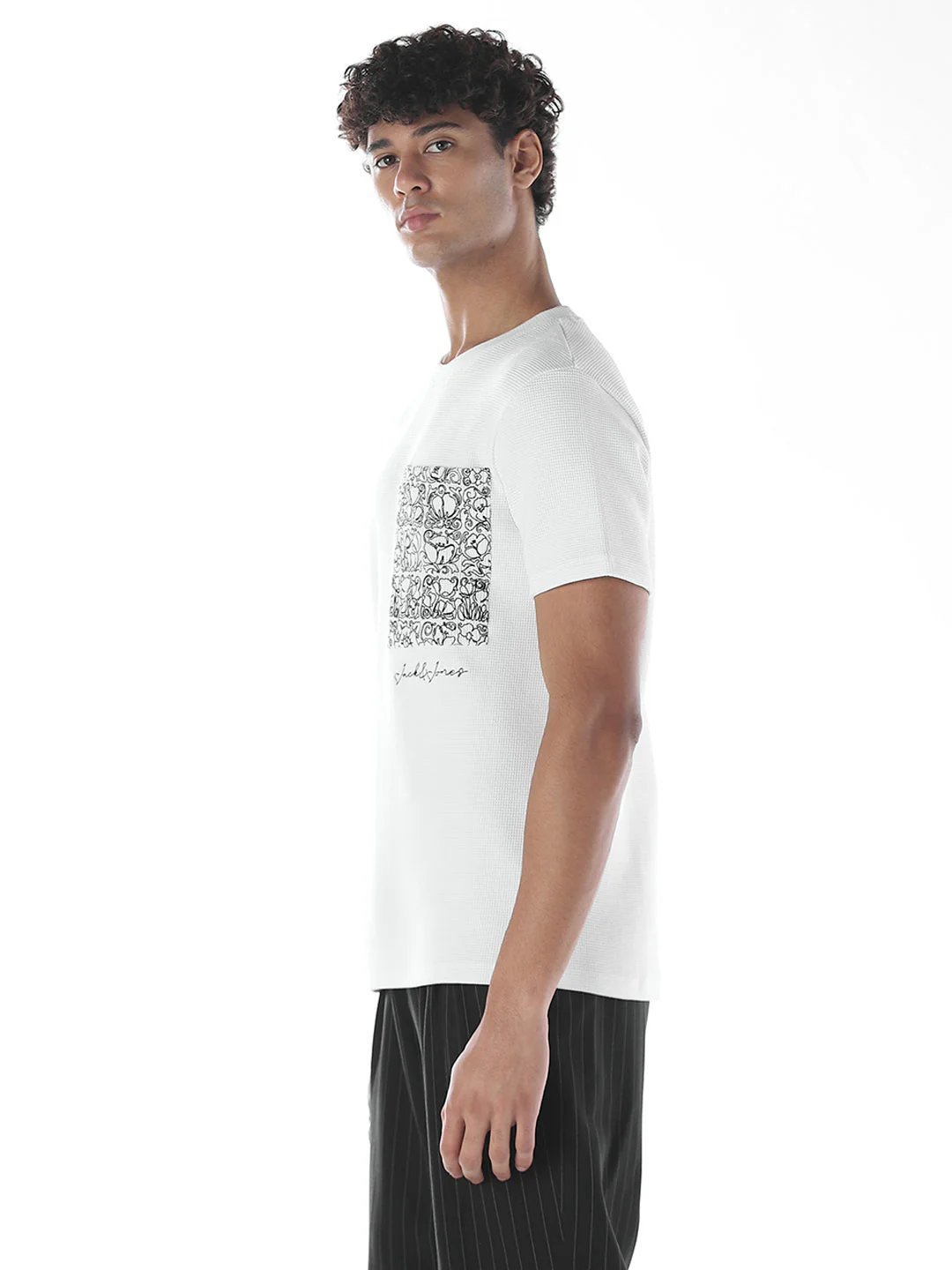 Chest Pocket Crew Neck T-shirt- White - Image 3
