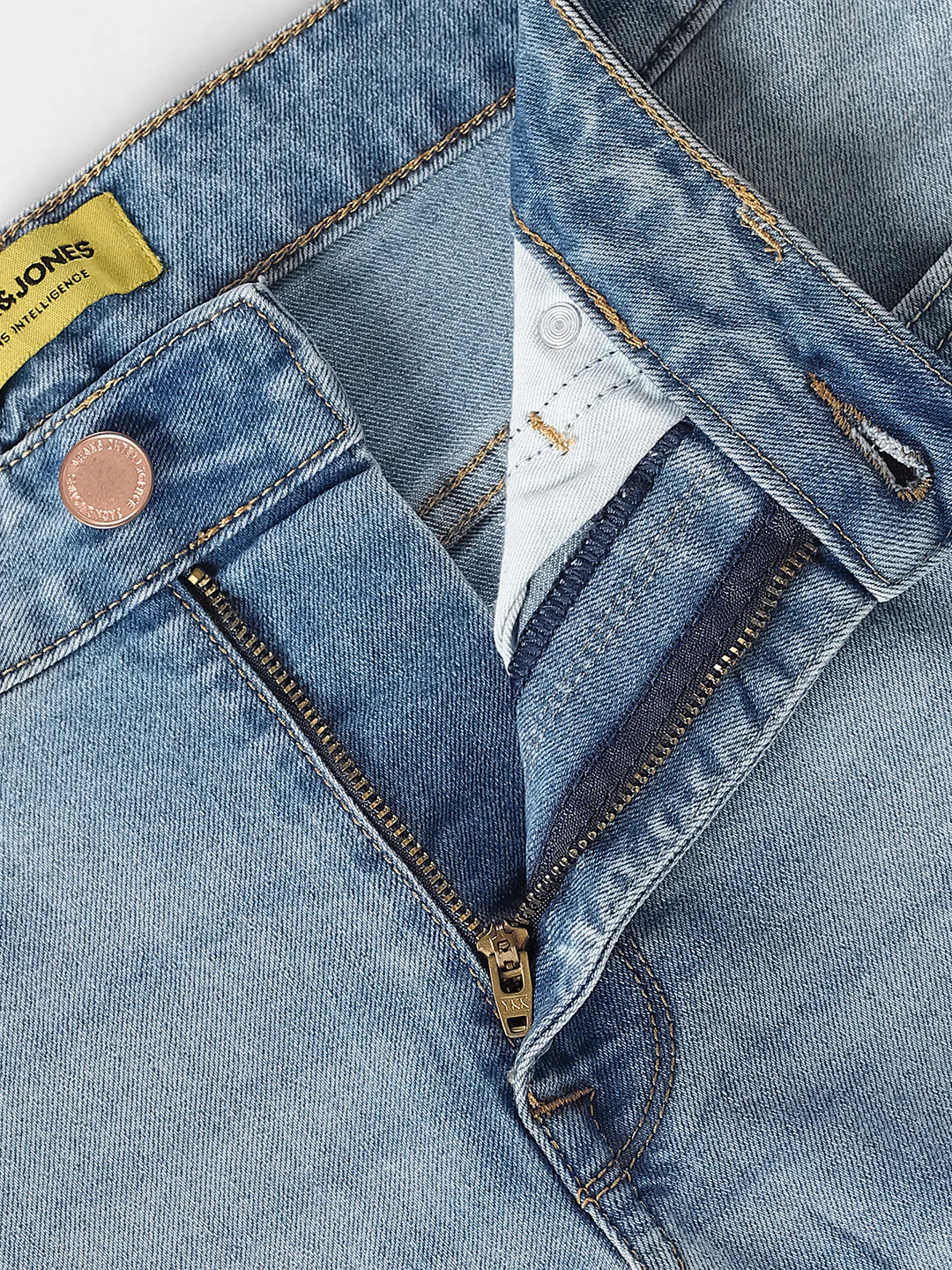 Men's Light Blue Slim Fit Mid-Rise Jeans With Light Fade - Image 5