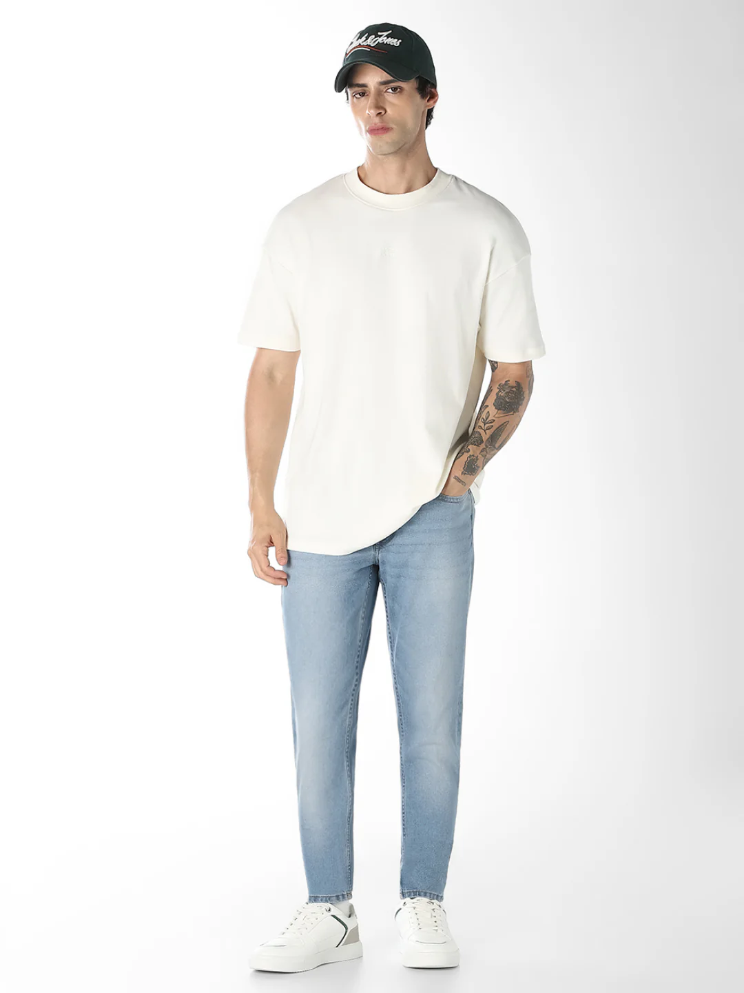 Men's Light Blue Slim Fit Mid-Rise Jeans With Light Fade - Image 6
